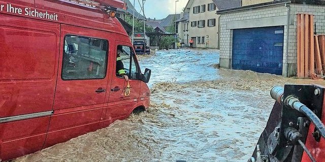 Überflutete Strassen, Keller und Gewerbegebiete: Im Klettgau waren am 2. August die Feuerwehren und viele Freiwillige im Einsatz.