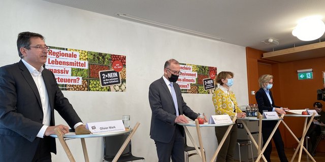 Ein paar Mitstreitende der IG Zukunft Pflanzenschutz: Olivier Mark, Präsident Jardin Suisse, Ständerat Hannes Germann (SVP/SH), Präsident der Gemüseproduzenten, Ständerätinnen Marianne Maret (Die Mitte/VS), die den Weinbau vertritt, und Simone de Montmollin (FDP/GE), die den Schweizer Obstverband vertritt.  (Bild jw)