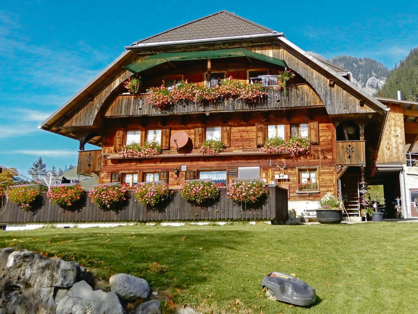 Meistens bleiben die Eltern im Bauernhaus.(Bild asu)