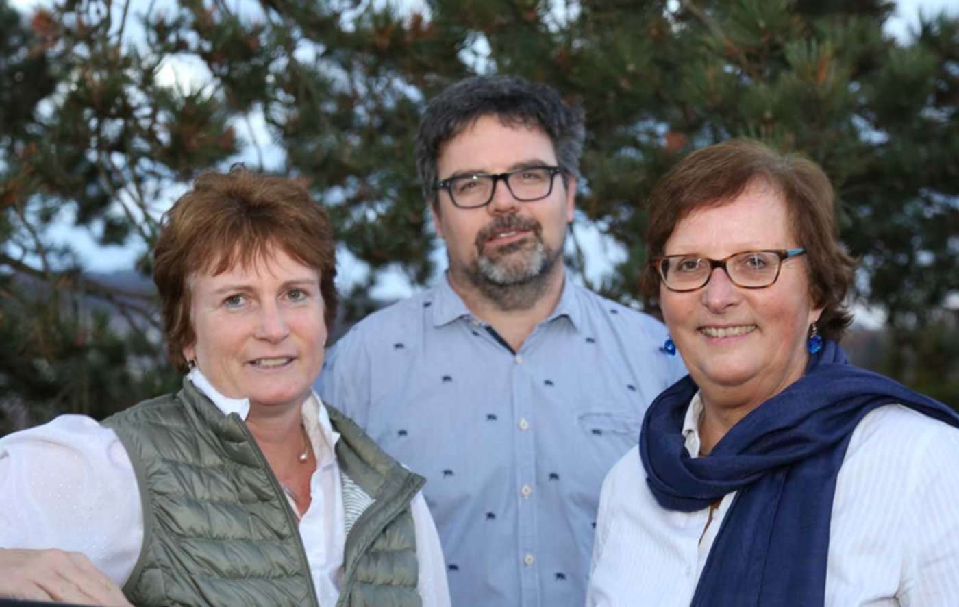 Die neue SchuB-Präsidentin Andrea Bory (l.) mit Vorgängerin Madeleine Murenzi und Andreas Reichmuth (Geschäftsstelle). (Bild lid)
