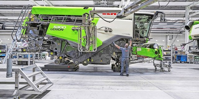 Der Landtechnikhersteller Claas hat ein schwieriges Jahr hinter sich. Am Stammsitz in Harsewinkel (D) müssen nun erneut Beschäftigte in Kurzarbeit gehen.