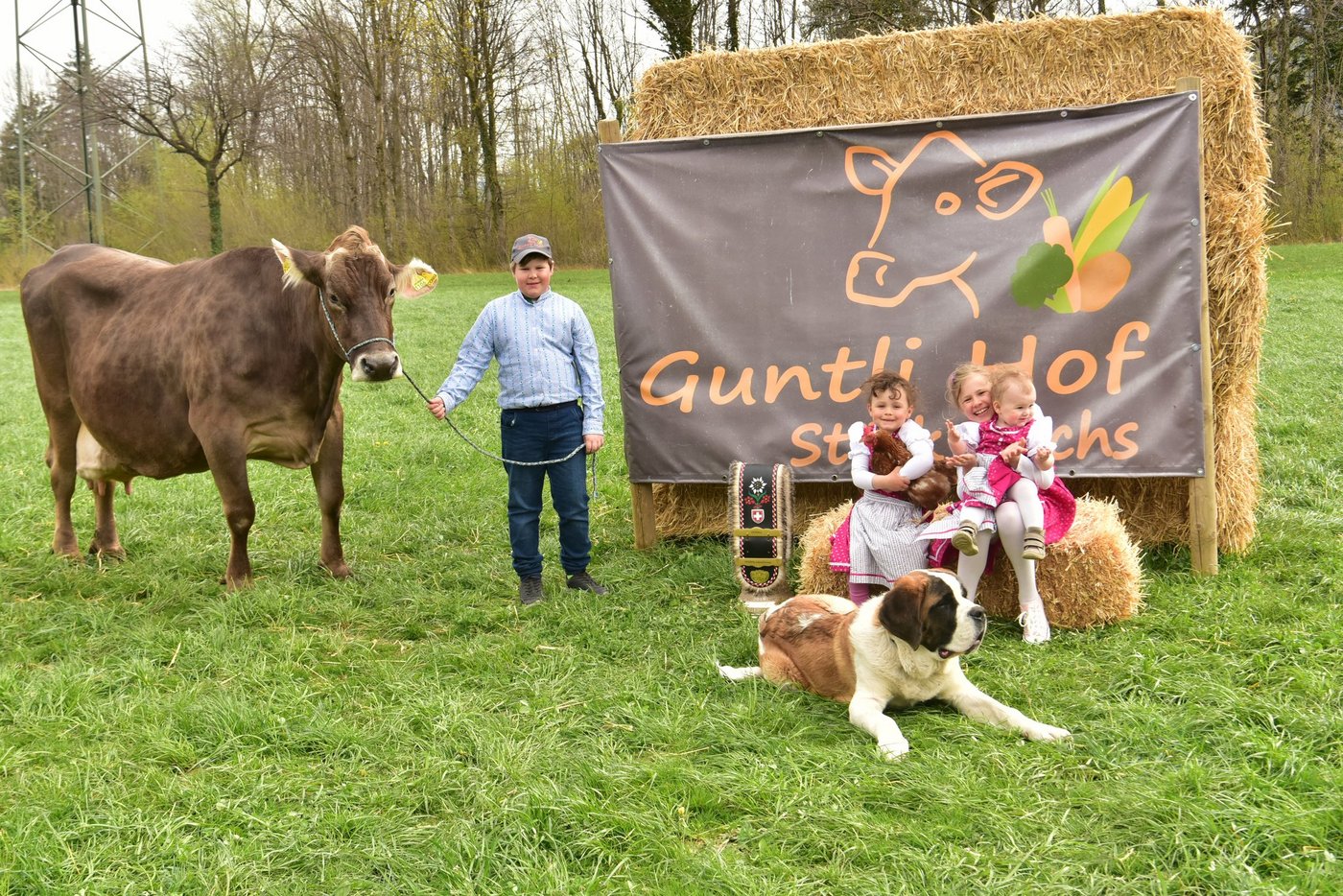 Die vier Kinder der Familie Guntli mögen die 20-jährige Donna über alles. Es sind dies (v. l. n. r.): Alexander, Miriam, Svenja und Nina. (Bild Heidy Beyeler)