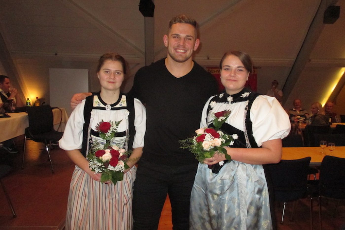 Festsieger: Ehrendame  Sarah Rentsch,  Festsieger Remo Käser , Ehrendame  Nina  Rohrbach. (Bilder zVg)