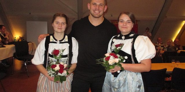 Festsieger: Ehrendame  Sarah Rentsch,  Festsieger Remo Käser , Ehrendame  Nina  Rohrbach. (Bilder zVg)