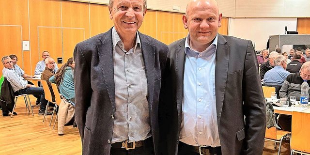 Nach zehn Jahren übergab Erich von Siebenthal (l.) das Präsidium an Nationalrat und Bergbauer Ernst Wandfluh.