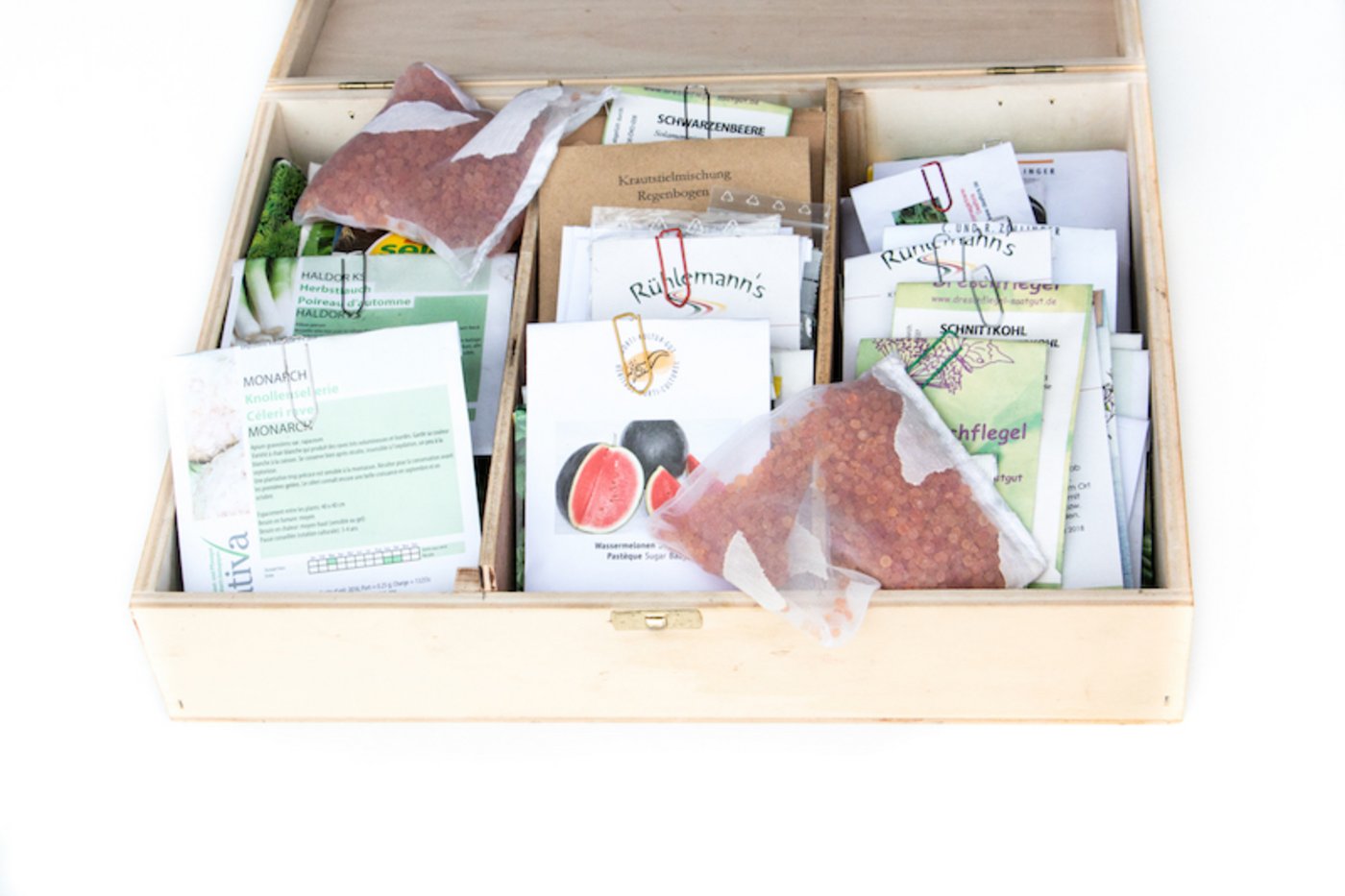 Unkrautsamen können jahrelang in feuchter Erde liegen und später trotzdem keimen. Beim Gemüsesaatgut  ist das nicht so. (Bilder ED)