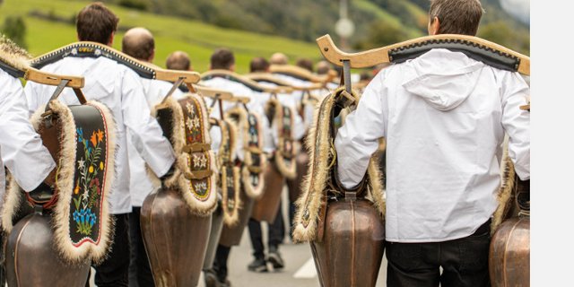 Der Glarner Alpchäs- und Schabziger-Märt findet dieses Jahr neu im Dorfzentrum statt, der Alpabzug bleibt aber natürlich bestehen. (Bilder Tenzin Rawog)