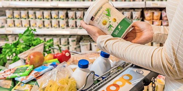 Das Bio-Sortiment bei Coop soll weiter ausgebaut werden. Zudem will die Detailhändlerin stark auf lokale Produkte setzen.