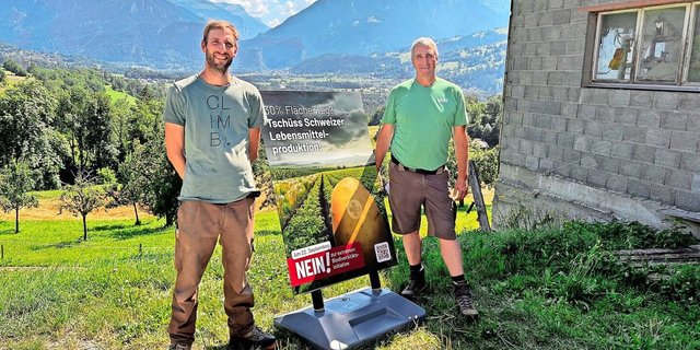 Christian Obrecht (l.). ist der Neffe von Andreas Obrecht. Sie haben zwei Betriebe mit einem hohen Anteil an Biodiversitätsförderfläche. Sie arbeiten eng zusammen und werden im September ein Nein in die Urne legen. 