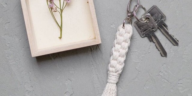 Schnell geknüpft: Makramee-Schlüsselanhänger. 