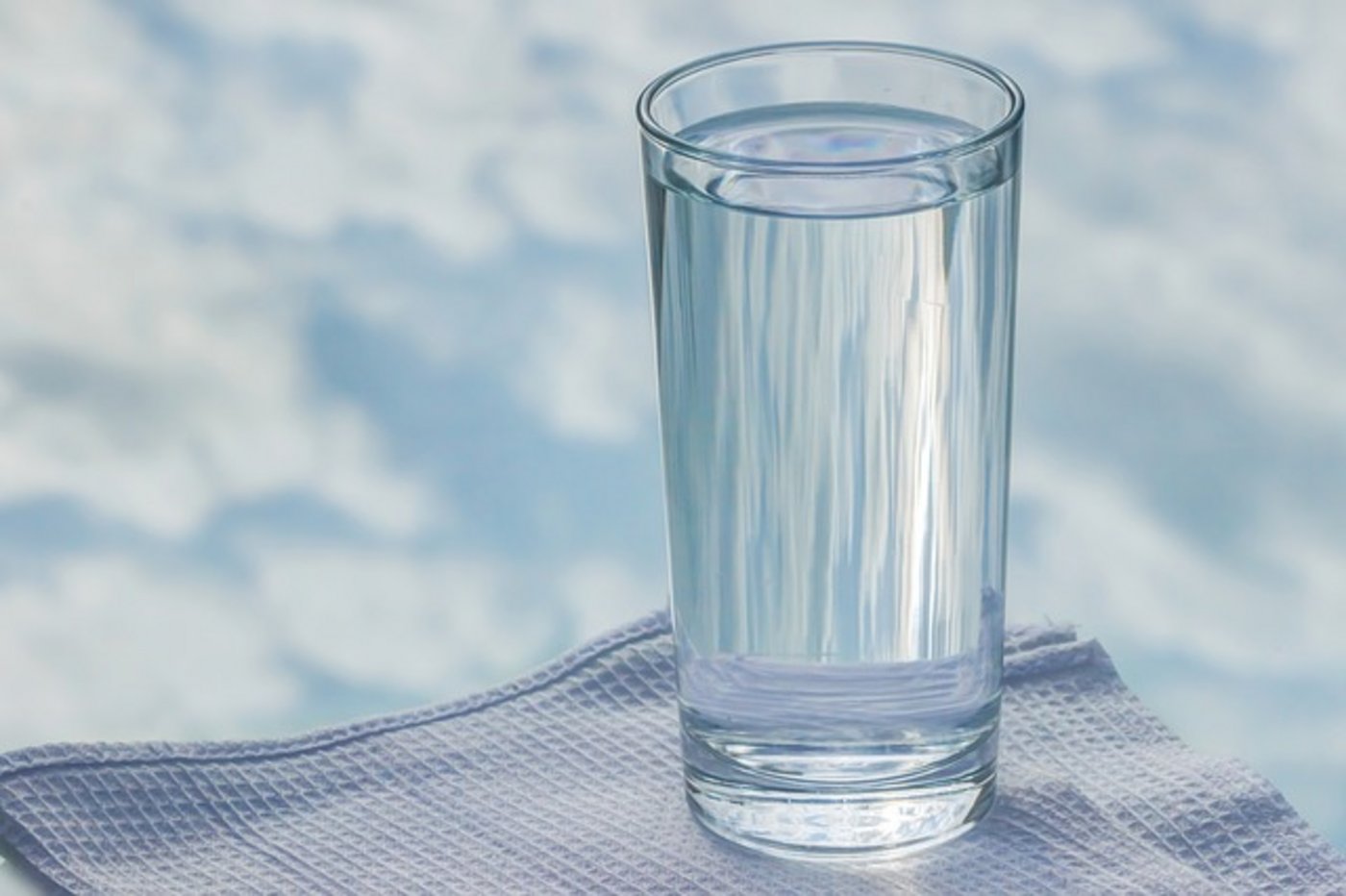 Hinweise zu vermehrtem Trinken können dabei helfen, Hitzetote zu verhindern. (Bild Pixabay)
