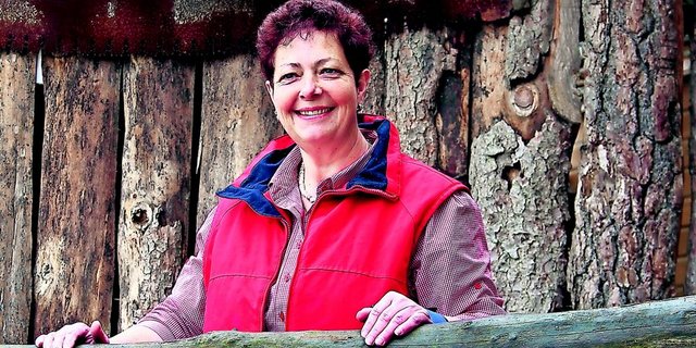 Bernadette Fisch-Anderhalden und ihre Familie haben einen Saloon eingerichtet. Dort werden urchige Feste gefeiert und auf Wunsch wird ein feiner Galloway-Rauchschmorbraten zubereitet. (Bild: Benildis Bentolila)