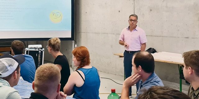 Suissporcs-Präsident Meinrad Pfister wies auf die negativen Folgen der Massentierhaltungs-Initiative hin. 