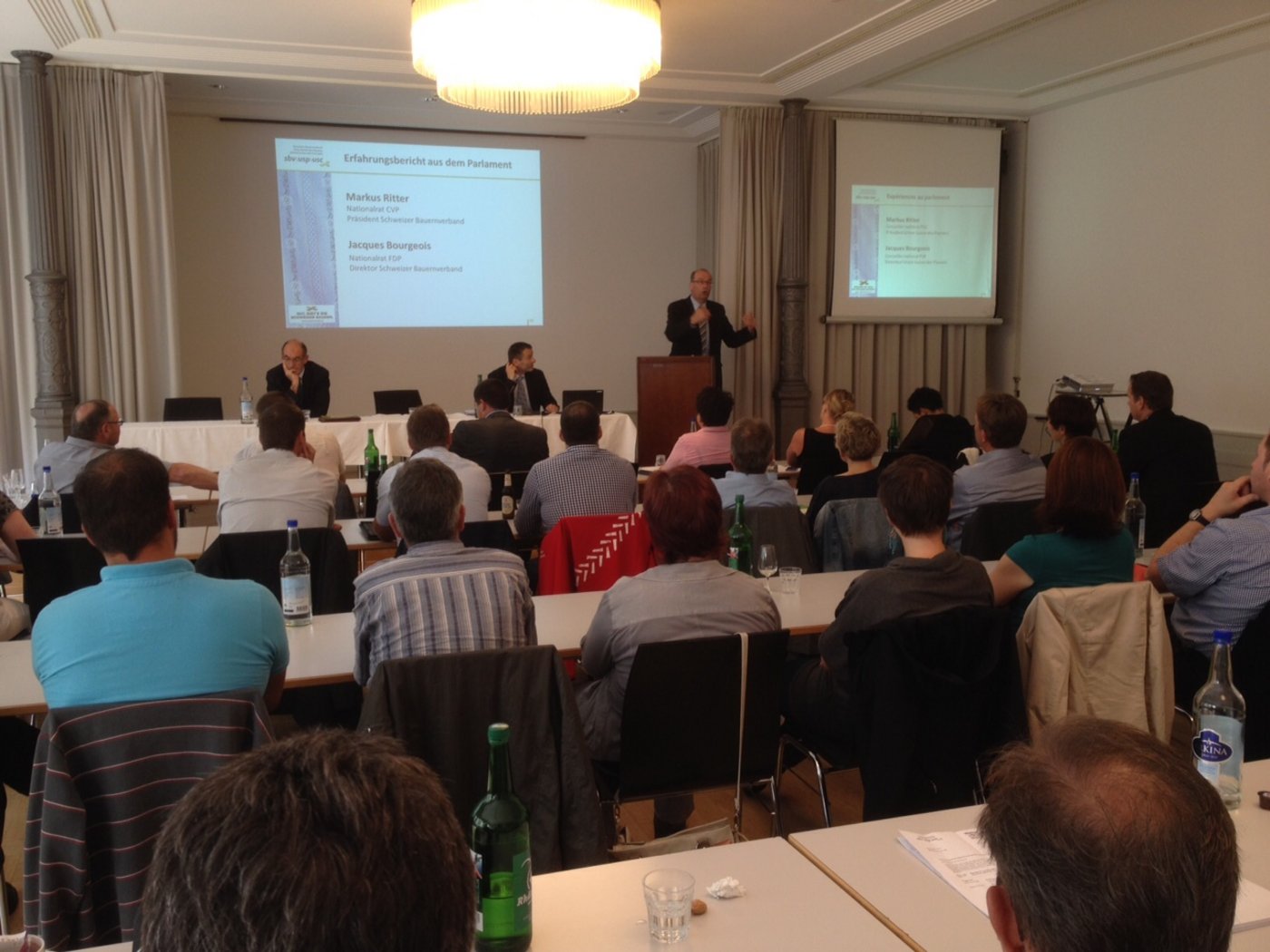 Bauernverbandspräsident Markus Ritter referiert vor knapp 40 Personen mit politischen Ambitionen. (Bild SBV/zVg)