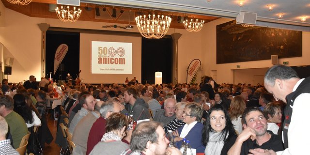 Zahlreiche Gäste und Tierhalter waren am Fest der Anicom in Schenkon mit dabei. (Bilder zVg)