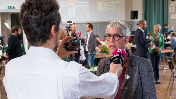 Als Berner SP-Grossrätin und Präsidentin der Kleinbauernvereinigung steht Regina Fuhrer öfters in der Öffentlichkeit. (Bild Hansjürg Jäger)