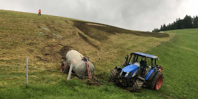 Wie es zu dem Unfall kam, ist noch unklar. (Bild Kapo SG)