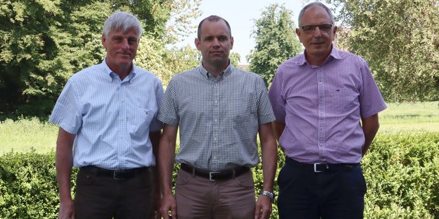 Von links nach rechts: Jürg Moll, aktueller Geschäftsführer, Urs Schnyder, designierter Nachfolger, Lucas Casanova, Verwaltungsratspräsident. (Bild Qualitas AG)