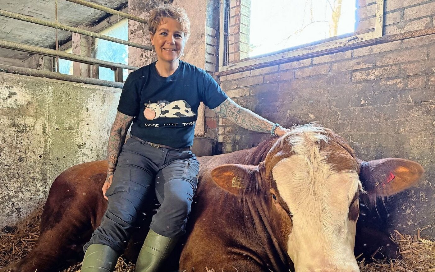 Janine Rieder und «Watson»: Ihr und ihrem Partner ist bei den Stieren auf dem Hof ein guter Charakter wichtig. «Munis sind chillig», sagt sie, aber Respekt und den Kopf bei der Sache müsse man trotzdem immer haben.