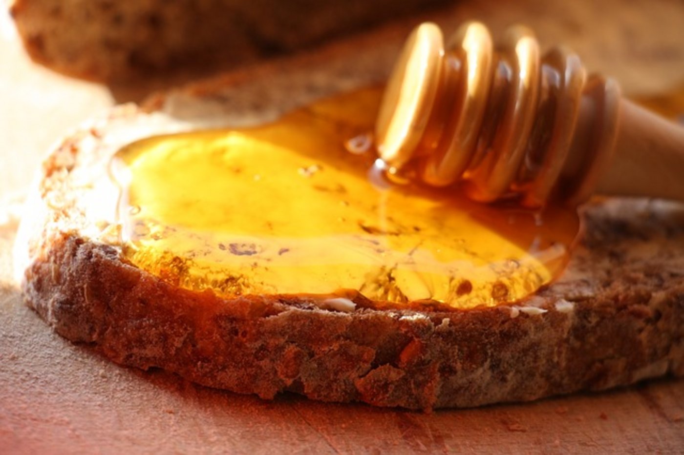 Wegen des Bienensterbens wird es voraussichtlich 20 Prozent weniger russischen Honig geben. (Bild Pixabay)