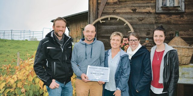 Simon Niederberger, Präsident NBW/OBW/UBV, Walti und Yvette Windlin, Monika Meyer, Bauernblatt UR/NW/OW, Andrea Oldani, SBV (v.l.n.r.)(Bild Franziska Jurt)
