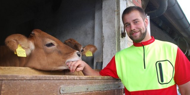 Konnte mit Tieren zunächst wenig anfangen, heute ist er begeisterter Landwirt: Pascal Brändle. (Bilder Ruth Bossert)
