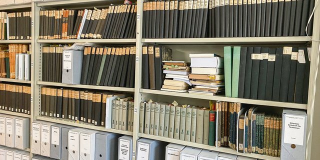 Viele Archivalien werden nicht direkt im Agrararchiv in Bern aufbewahrt – diese Periodika hier, also regelmässig erscheinende landwirtschaftliche Publikationen, aber schon. (Bild jw)