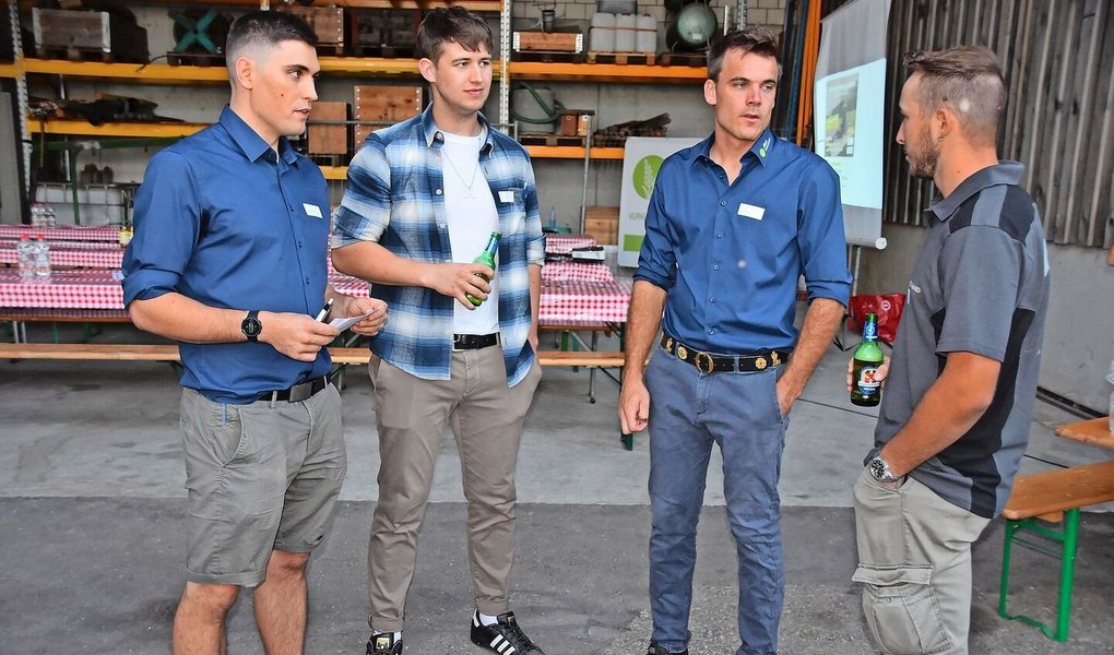 Die Junglandwirte unter sich mit Lukas Abt (links), dem Präsidenten der Jula Nordwestschweiz, und Vorstandsmitglied Manuel Salm (Zweiter v. r.).  