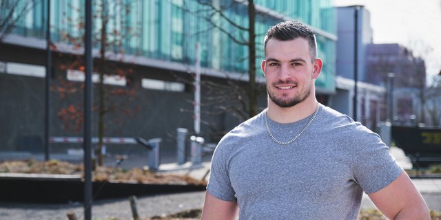 Der 22-jährige Samuel Giger kann bereist eine beeindruckende Kranzstatistik ausweisen: Zweifacher Eidgenosse, 17 Kantonale Kränze, 10 Bergkränze und 8 Teilverbandskränze. (Bild Lidl)