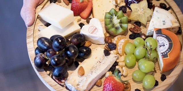 Vorwiegend vegetarische Apéros entsprechen den Empfehlungen des Bafus. (Bild Pixabay)