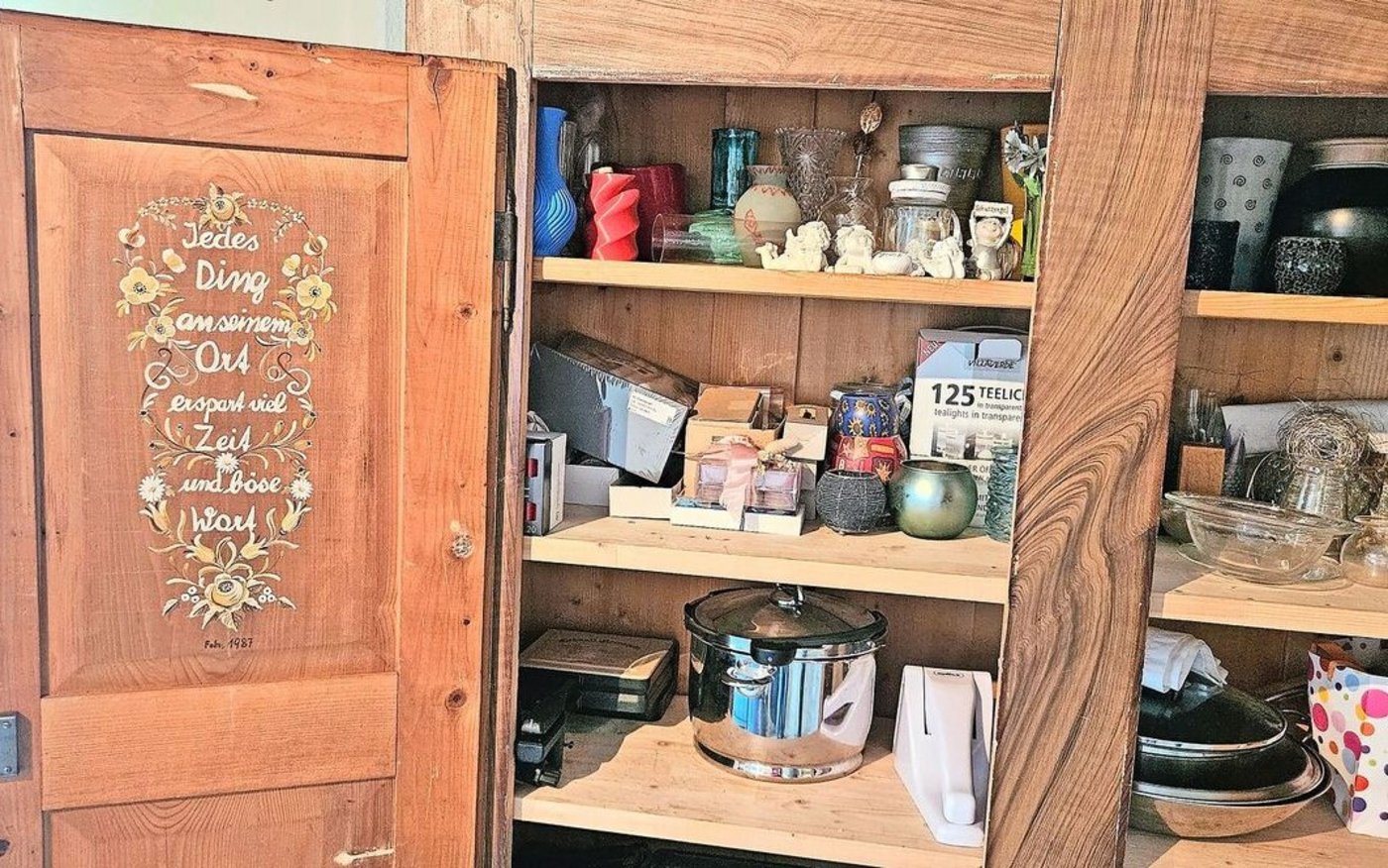 Wohin mit all den Sachen, die sich im Laufe der Zeit ansammeln? Ausmisten hilft auch, mit Altem abzuschliessen.