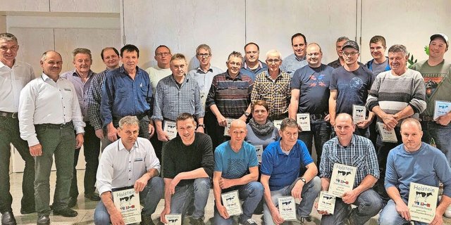 So viele erfolgreiche Zentralschweizer Holsteinzüchter wie noch nie konnten an der 23. Delegiertenversammlung für ihre langlebigen Kühe ausgezeichnet werden.