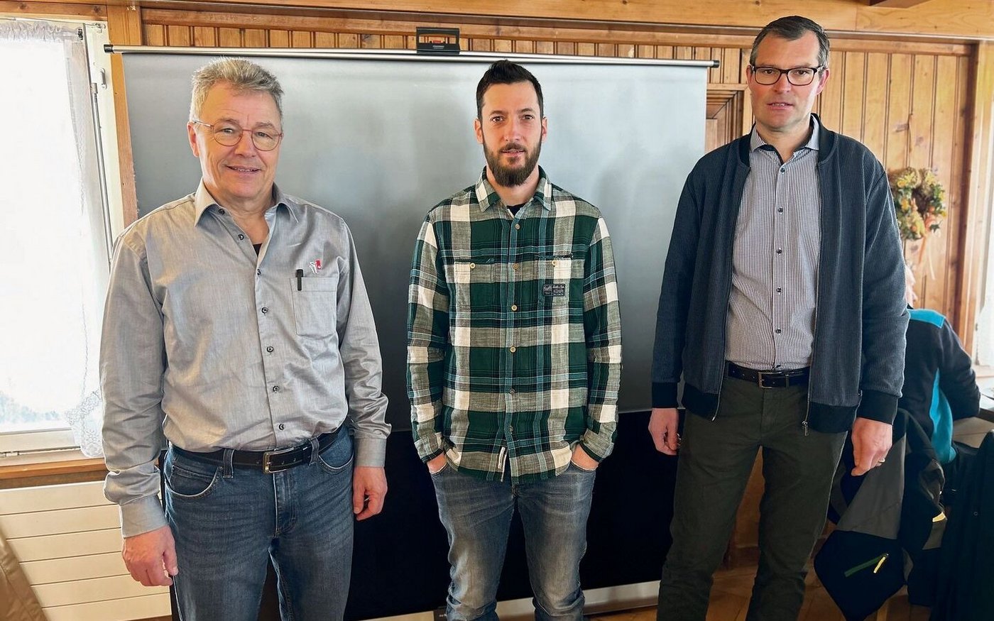 Urs Vogt (Geschäftsführer Mutterkuh Schweiz), Hanspeter Seifert (Vorstand) und Roman Steiger von der Kontrollstelle informierten über das aktuelle Regelwerk. 