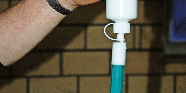 Der Einsatz von Antibiotika in der Nutztierhaltung ist zwar rückläufig, aber laut Branche immer noch zu hoch.  (Bild: Armin Emmenegger)