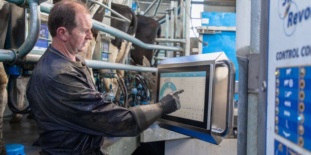 Das neue Melksystem aus Irland schafft eine gläserne Kuh. (Bild zVg)