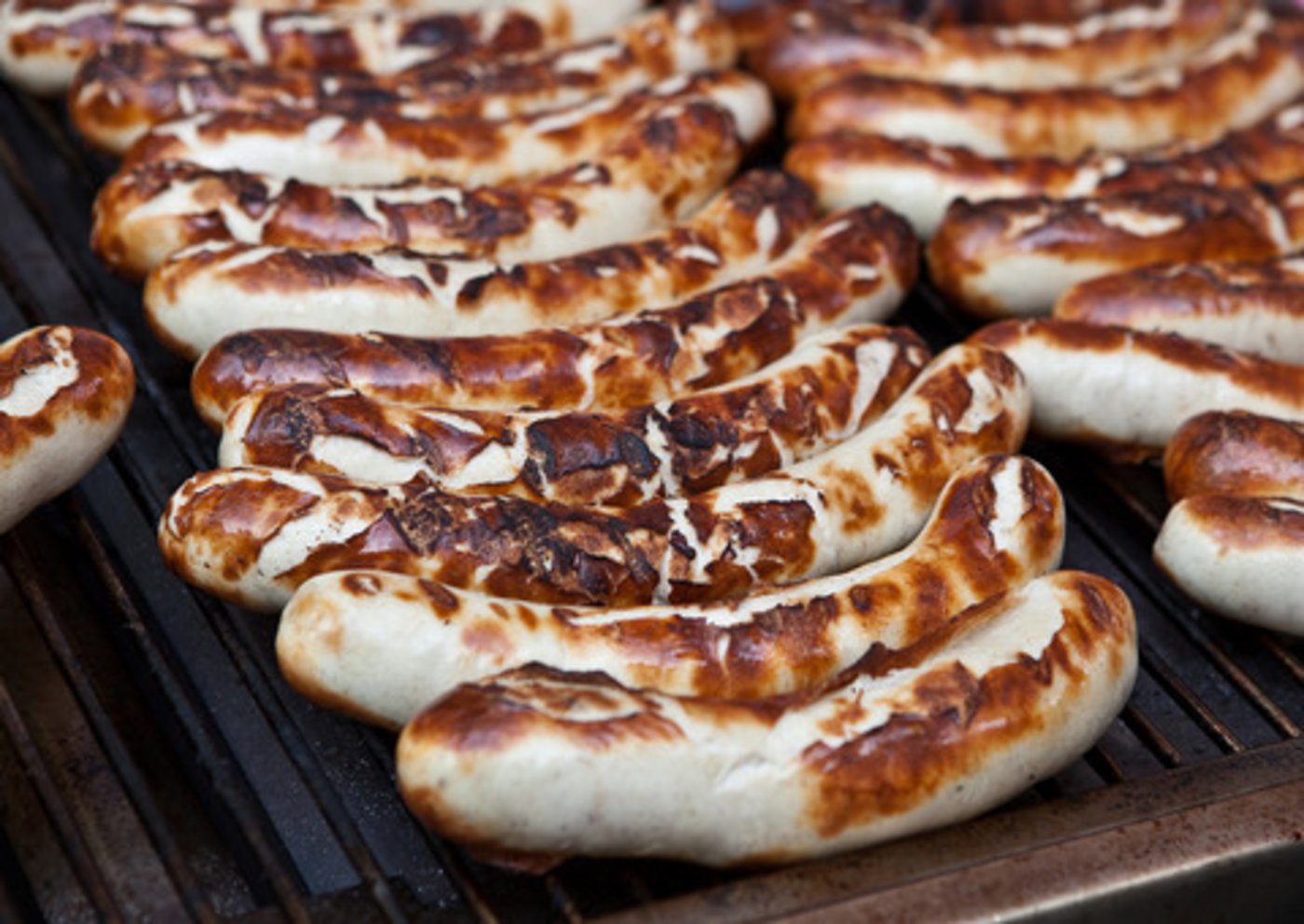 Die Fünf-Personen-Regel ist aufgehoben, so, dass der Grill wieder üppiger belegt werden kann. (Symbolbild Archiv BauZ)