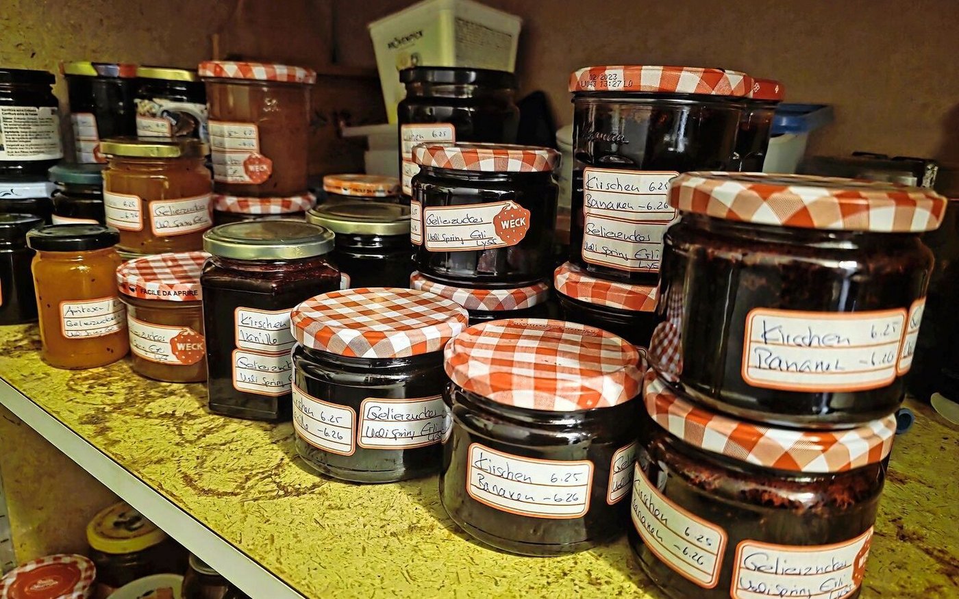 Im Vorrat lagern die neuen Kreationen. Spring befindet sich Mitten in der Saison.