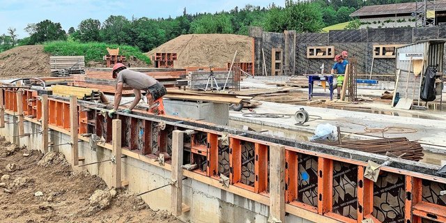 Wenn bauen, dann gleich richtig, sagen sich viele Bauherren. Weil sie befürchten, dass die Vorschriften künftig noch strenger werden. 