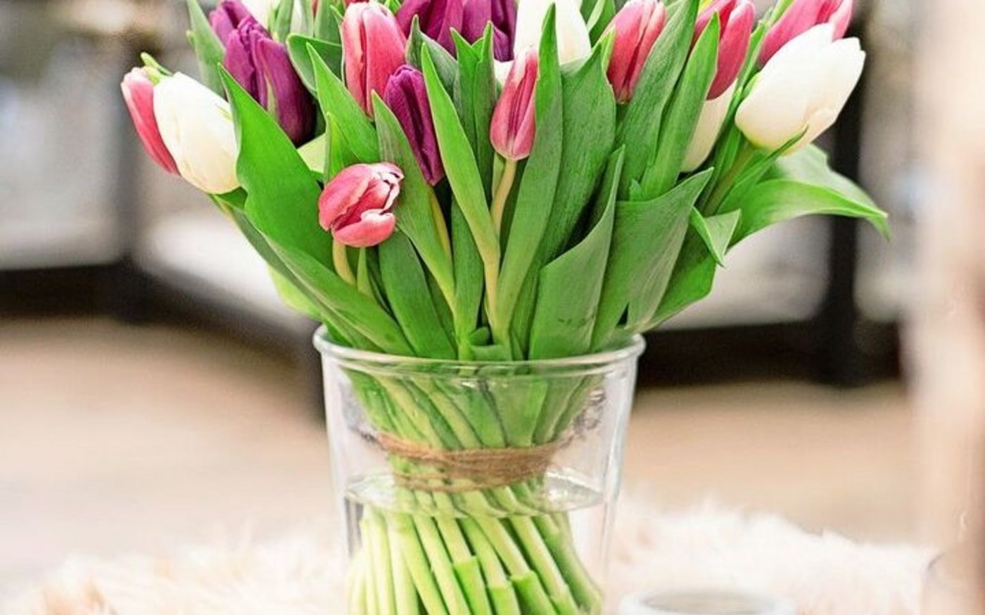 Eine Handbreit Wasser in der Vase genügt.