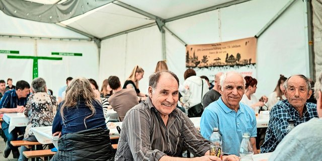 Die Emmental Versicherung nennt als einen entscheidenden Vorteil die Nähe zur Kundschaft, die man in regelmässigen Abständen am finanziellen Gewinn teilhaben lässt.   