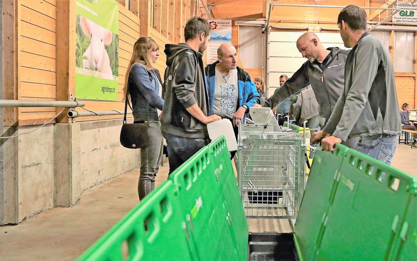 Die Klauendurchlaufwanne der Firma Agro Weber AG stiess bei den Schafhalterinnen und -haltern auf Interesse.