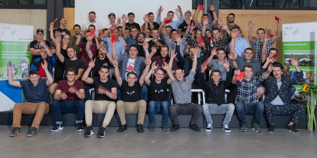 Sie alle konnten aufatmen, denn sie haben die Lehre am LMB Weinfelden erfolgreich bestanden. (Bild LMB Weinfelden)