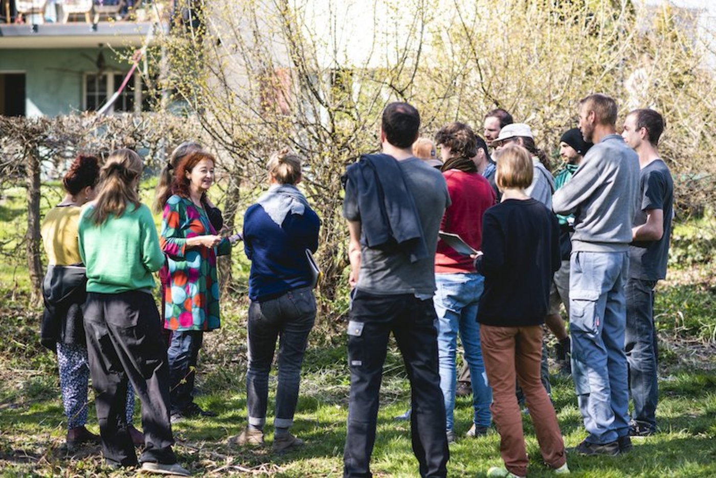 Zum Angebot der Permakultur-Beratung Emmen gehört auch beispielsweise ein Wildkräuterrundgang. (Bilder zVG)