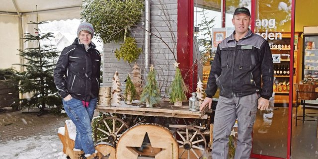 Andrea und Richard Osterwalder haben nebst dem Christbaumverkauf auch eine Weihnachtsausstellung, die sich in einem Raum hinter dem Hofladen befindet. 