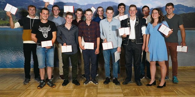 Die Diplomandinnen und Diplomanden der zweisprachigen Klasse. 