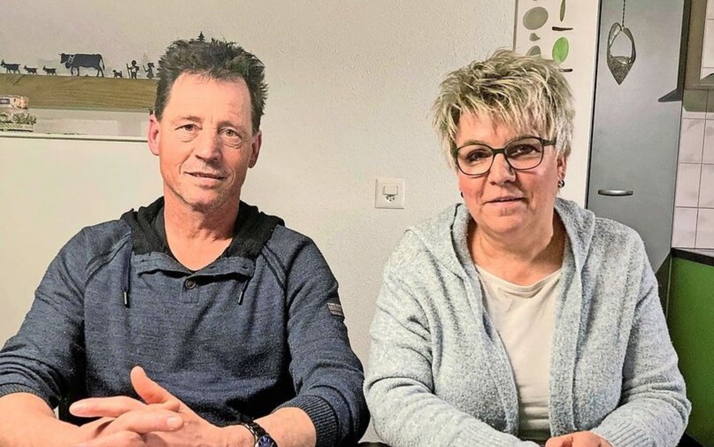 Hans-Peter und Christine Bigler laden jeweils mit ihren Nachbarn Robert und Elisabeth Riesen (nicht auf dem Bild) zum Brunch.