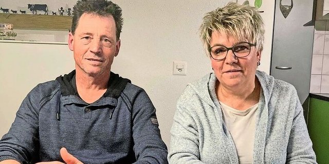 Hans-Peter und Christine Bigler laden jeweils mit ihren Nachbarn Robert und Elisabeth Riesen (nicht auf dem Bild) zum Brunch.