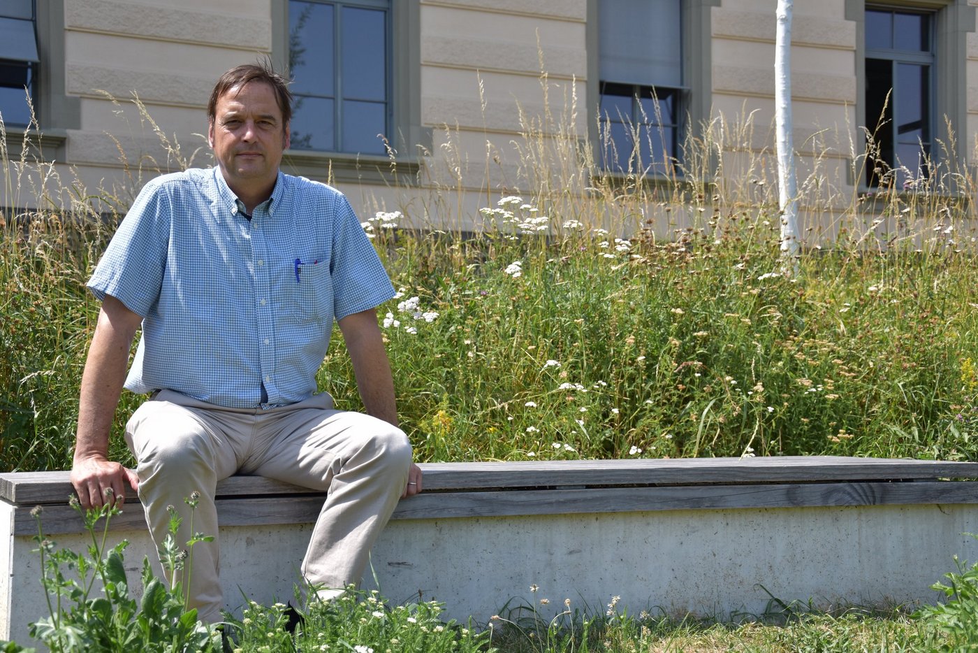 Olivier Félix ist für die Koordination des Aktionsplans Pflanzenschutzmittel beim BLW verantwortlich. Der Bund gebe die Massnahmen vor, damit die Ziele schneller erreicht würden, sagt er. (Bild Katrin Erfurt)