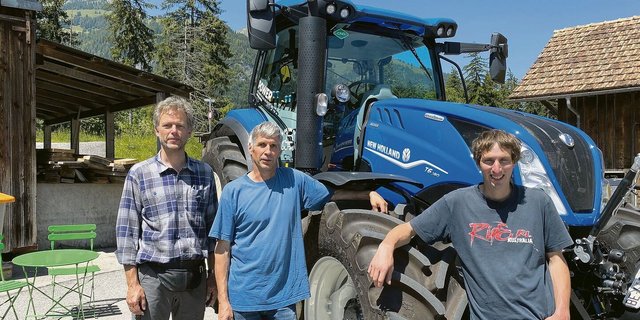 Die Köpfe hinter der ersten und bislang einzigen öffentlichen Biogas-Tankstelle der Schweiz: Samuel Moser, Niklaus Hari und Pius Allenbach von der Biogasanlage Frutigland GmbH (v. l.).