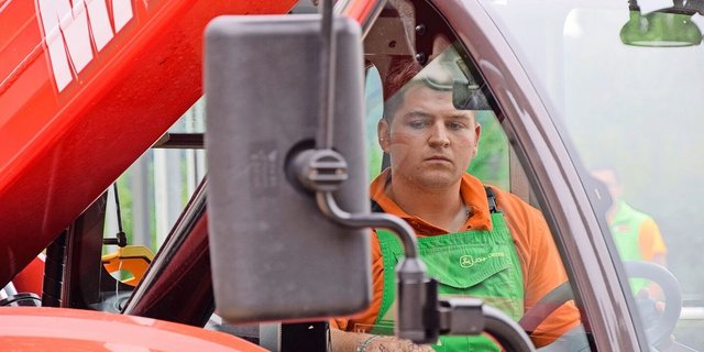 Mit voller Konzentration dabei: Praxisnähe soll auch in der revidierten Grundbildung zentral bleiben.